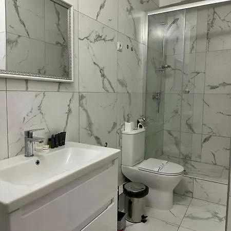 Opera Center & アパートホテル リヴィウ